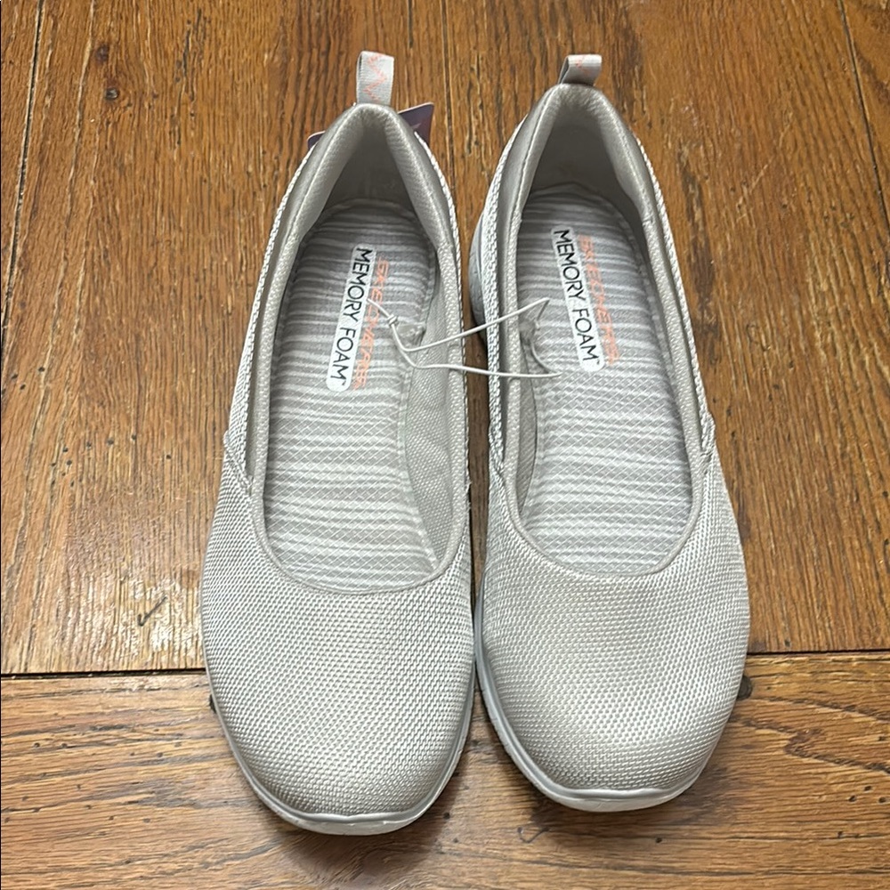 NWT Skechers Women's 8.5 Slip-On Shoes